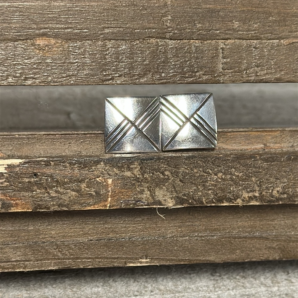 Joe Delgarito great shape Native American tribal Navajo square sterling earrings - Picture 4 of 8